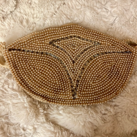 Vintage Japanese Hand Beaded Fresh Water Pearl Bag
Circa 1960 - Picture 4 of 6